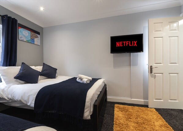 3 bedrooms, iron/ironing board, WiFi, bed sheets