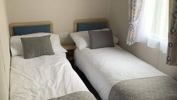 3 bedrooms, iron/ironing board, bed sheets