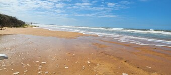 Cozy family inn on the edge of D'ulé beach 