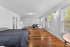 10 bedrooms, travel cot, free WiFi, bed sheets