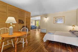 Interior - Massive Group Chalet w/ Spa, fireplace, 10 Bedrooms  – Up to 48 Guests (Stanstead)