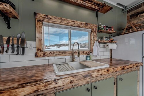 Farm Stay, 1-bedroom custom built shipping container on the river.