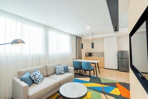 Suite, 1 Bedroom | Minibar, in-room safe, desk, laptop workspace - Holiday Inn Express & Suites Banjarmasin by IHG (Banjarmasin)