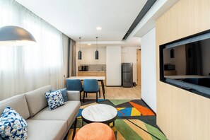 Suite, 1 Bedroom | Living area