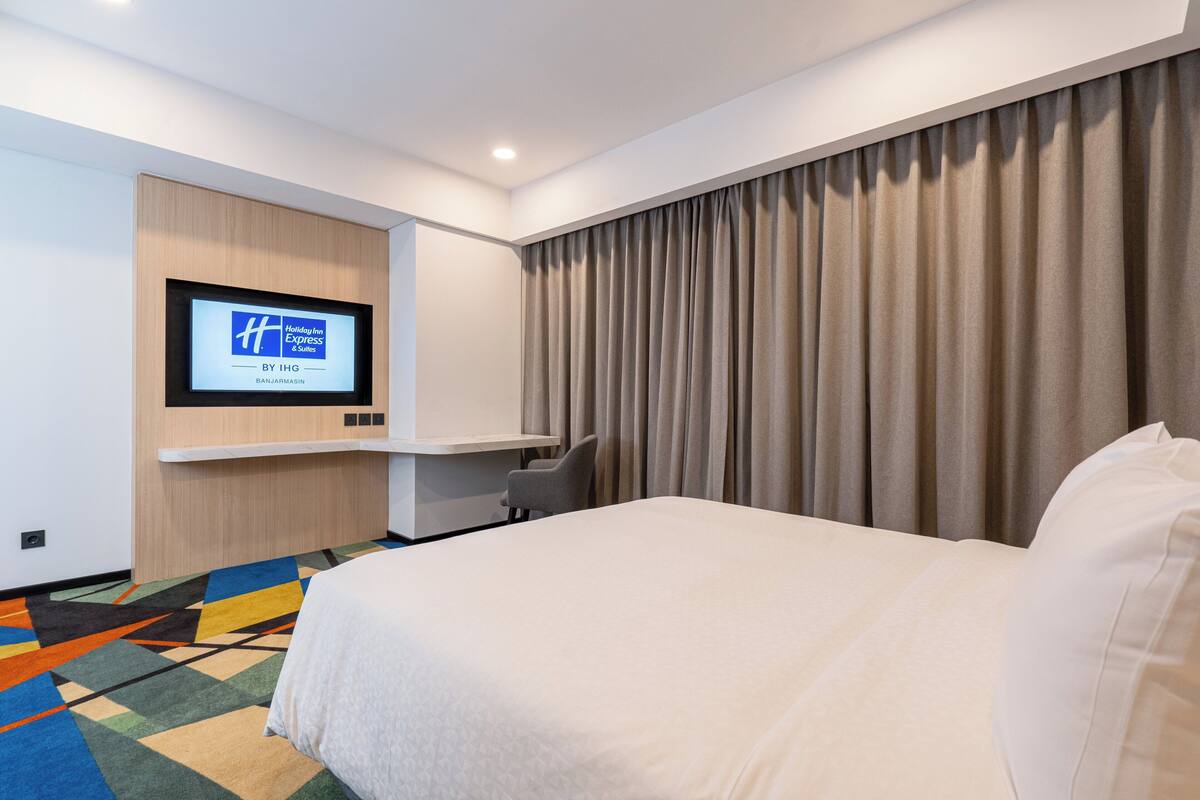Minibar, két bảo mật tại phòng, bàn 