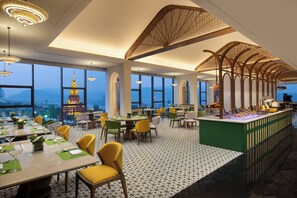 Restaurant - voco Xishuangbanna Gaozhuang by IHG (Xishuangbanna Dai)