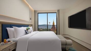 Suíte empresarial, 1 quarto, sacada (Golden Pagoda View) | Roupas de cama premium, frigobar (abastecido com itens grátis)