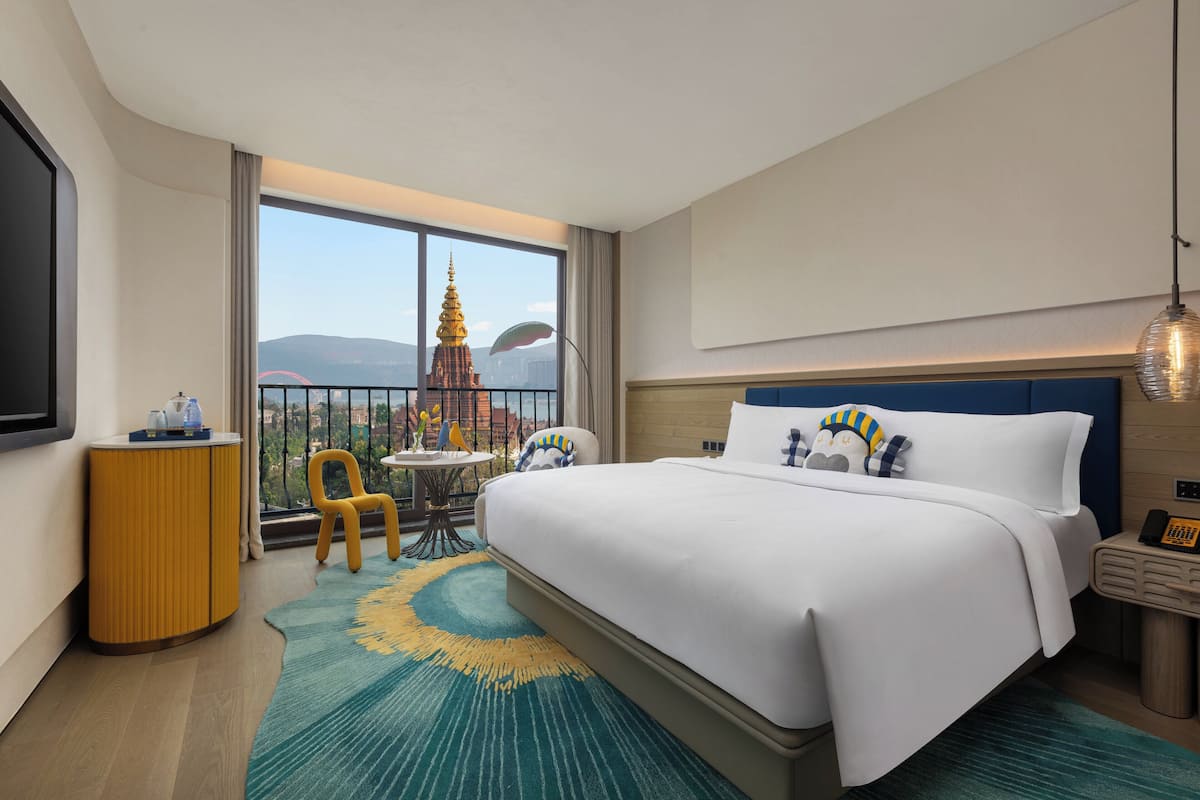 Standard Room, 1 King Bed, Balcony (Super King, Golden Pagoda View)