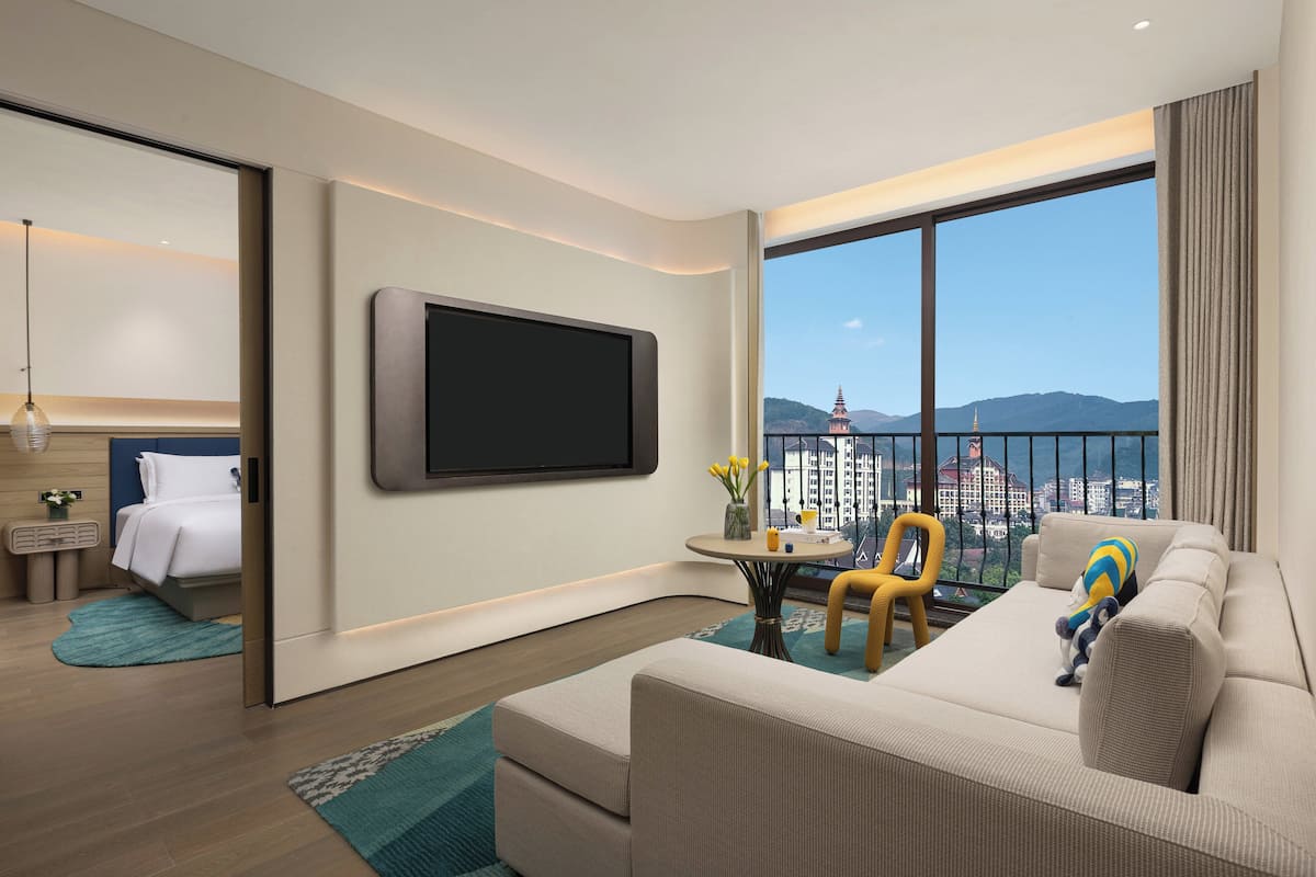 Suite, 1 Bedroom, Balcony (Golden Pagoda View)