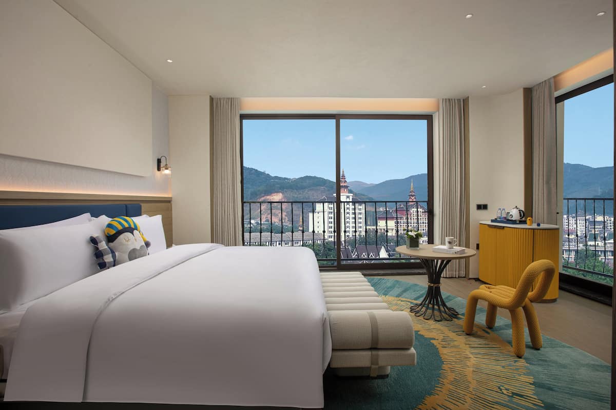 Grand Room, 1 King Bed, Balcony (Super King, Golden Pagoda View)