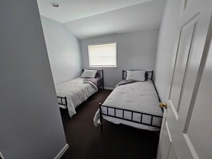 6 habitaciones, escritorio, tabla de planchar con plancha y wifi gratis 