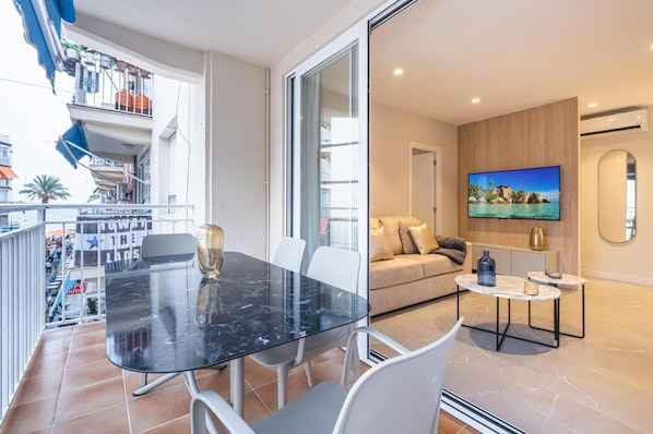 Apartment | Dining
