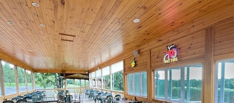 Golf, Outdoor Bar, Restaurant - The Cozy Cabin