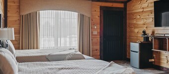 Golf, Outdoor Bar, Restaurant - The Cozy Cabin
