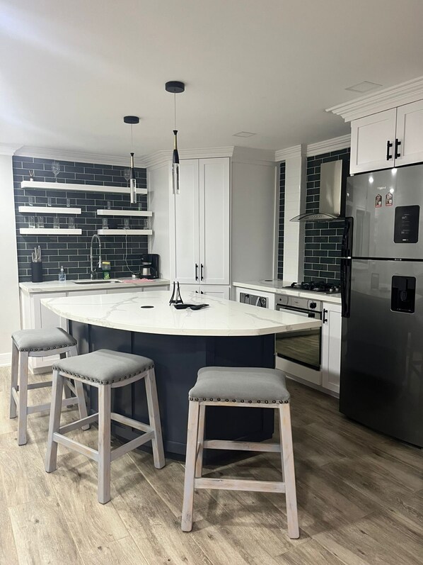 Fridge, microwave, oven, stovetop