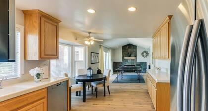 CHARMING 3 BEDROOM LAKE FRONT HOUSE WITH FAST WIFI IN DISCOVERY BAY