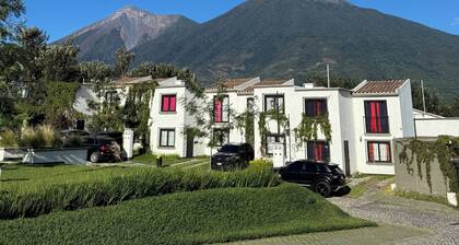 Charming 3-bedroom colonial house with WiFi, fitness room in lovely Ciudad Vieja