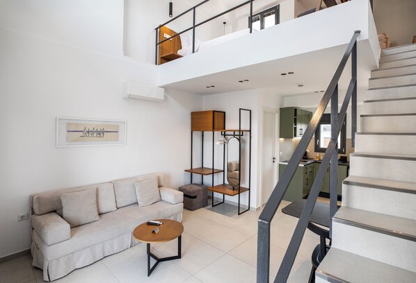 Comfort Duplex, Balcony | Living area