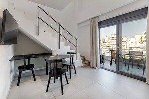 Classic Duplex, Balcony, City View | Dining