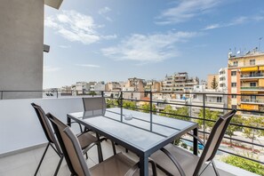 Comfort Duplex, Balcony | Outdoor dining - Athens Genesis Luxury Suites (Athens)