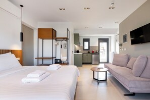 Deluxe Studio Suite, Balcony, City View | Living area