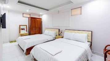 Habitación familiar | Artículos del minibar gratis y escritorio