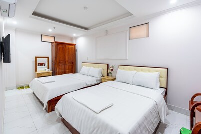 Light Hotel Ha Noi