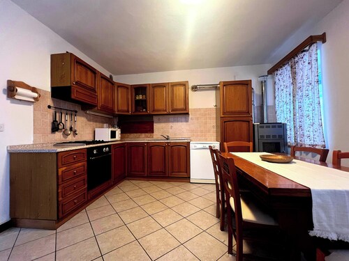 Apartma Suzy- Family Friendly- free parking