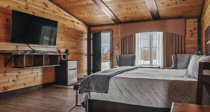 Golf, Outdoor Bar, Restaurant - The Forest Haven