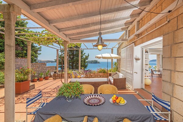 Outdoor dining - Charming 2-bedroom villa in fabulous Lozica with WiFi, AC (Lozica)