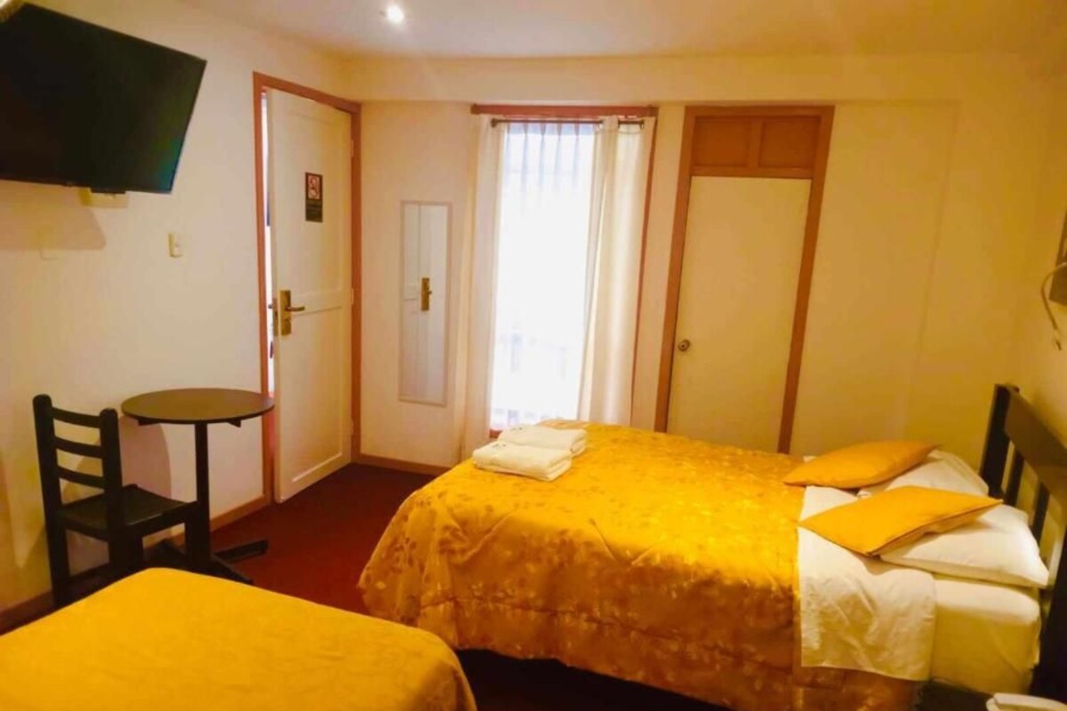 Classic Twin Room | Laptop workspace, WiFi (free), bed sheets