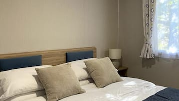 2 bedrooms, iron/ironing board, bed sheets