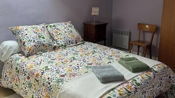 2 chambres, fer et planche à repasser, Wi-Fi, draps fournis