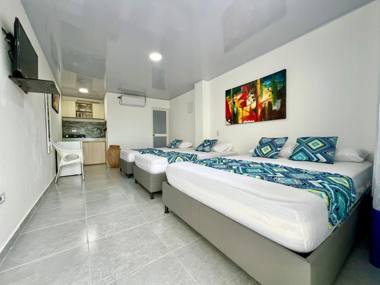 家庭开间 | 埃及棉床单、高档床上用品、客房内保险箱、办公桌