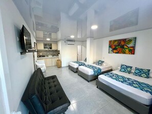 Town Beach Studio Apartment 202 | Egyptian cotton sheets, premium bedding, in-room safe, desk - Alojamientos Town Beach (San Andrés)