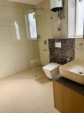 Ducha, cabezal de ducha tipo lluvia, artículos de tocador gratuitos