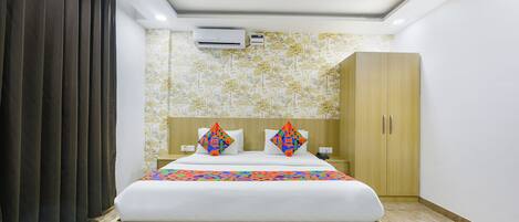 5 عدّة غرف نوم وملاءات من القطن المصري وأغطية فراش متميزة ومكتب