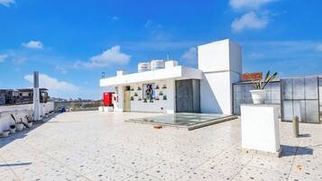 Luxury Room, Balcony, City View | Terrace/patio