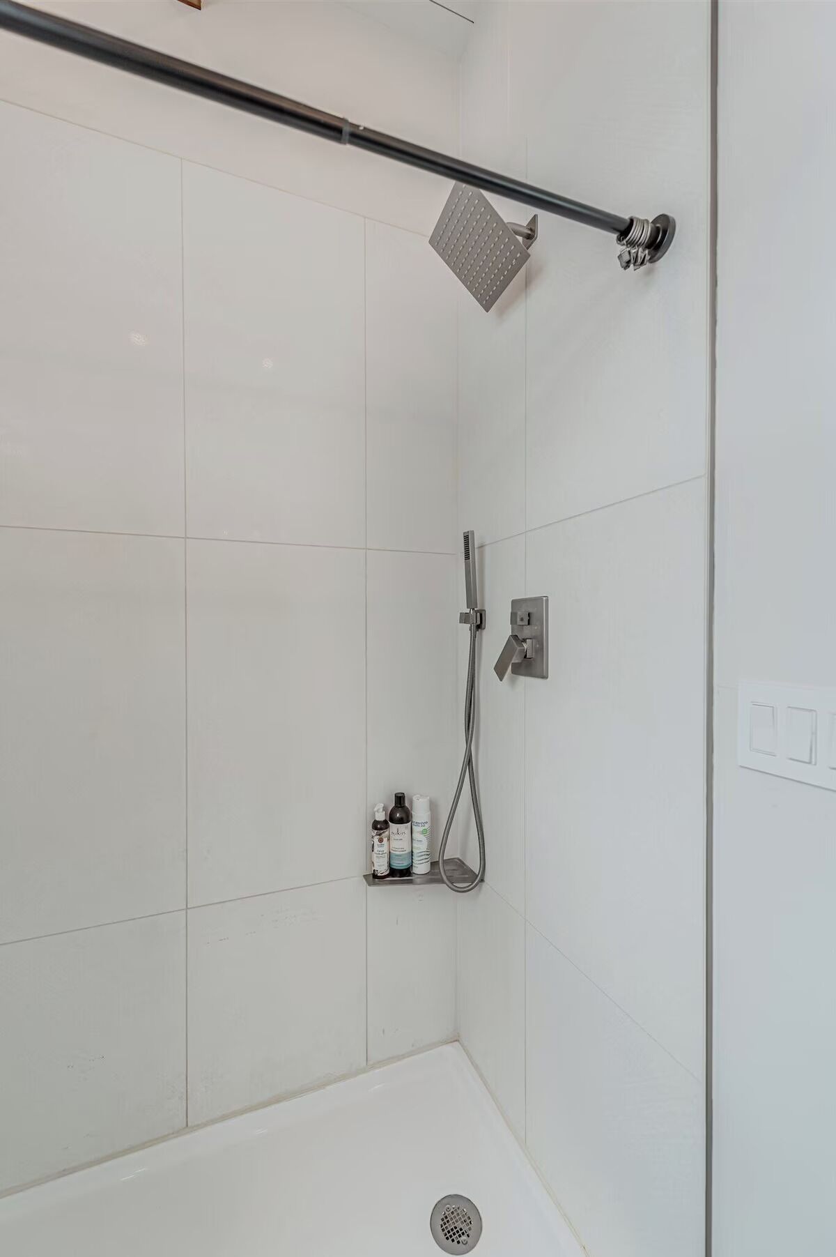 Shower, eco-friendly toiletries, towels