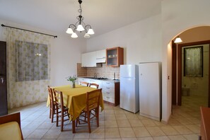 Fridge, stovetop