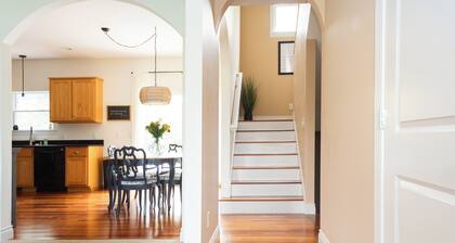 Abe's Hideaway - Arcade, Hot Tub, Home Theater - Quiet upscale neighborhood