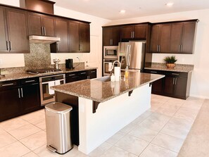 Mikroaaltouuni, uuni, liesi, astianpesukone