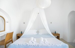 1 bedroom, in-room safe, desk, laptop workspace - Gabbiano Traditional Cave Houses (Santorini)