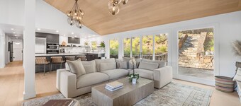 Bottle Rock! Gorgeous house with pool and jacuzzi!