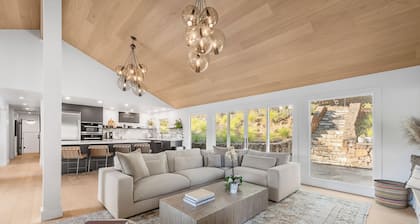 Bottle Rock! Gorgeous house with pool and jacuzzi!