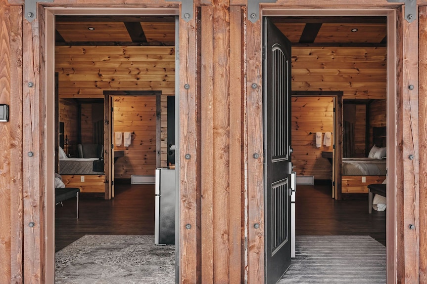 Golf, Outdoor Bar, Restaurant - The Oakwood Cabin - Skaneateles Lake, NY