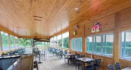 Golf, Outdoor Bar, Restaurant - The Oakwood Cabin