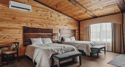 Golf, Outdoor Bar, Restaurant - The Oakwood Cabin