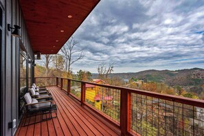 Property grounds - Epic Lux Cabin! Mtn View! Theatre! Game Room (Gatlinburg)