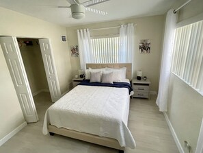 3 bedrooms, WiFi, bed sheets - 3-bedroom House Relax & Explore Close to Beaches, Boats & Bites! (West Palm Beach)